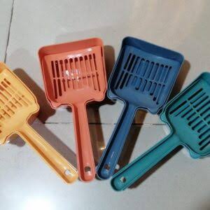 Litter scoop with base
